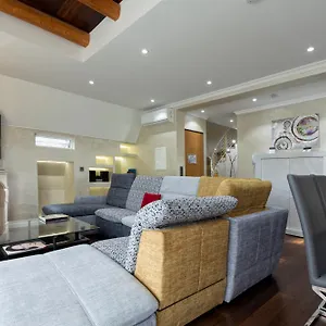 The Queen Luxury - Vinicia , Lussemburgo Lussemburgo